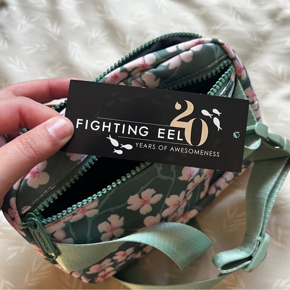 Fighting Eel Hawai’i brand Sage Sakura print side or waist bag - Picture 8 of 8